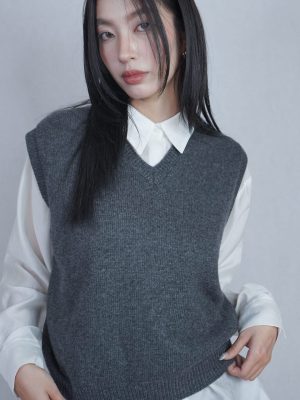 粗針混紡V領針織背心 深灰
