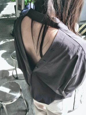後Ｖ釦傘狀廓形襯衫