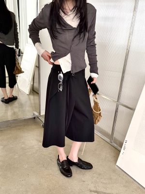 不對稱裁片中長寬褲