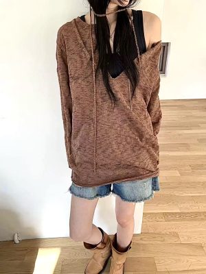 水滴排釦Ｖ斜領鏤空針織衫