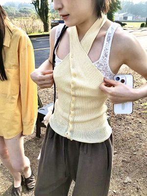 繞頸交叉排釦針織背心