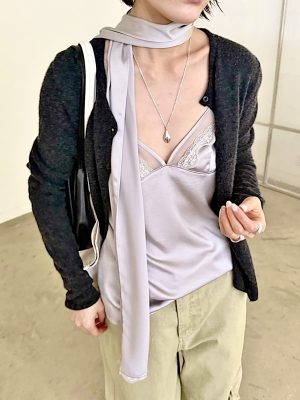 蕾絲緞面附圍巾細肩背心
